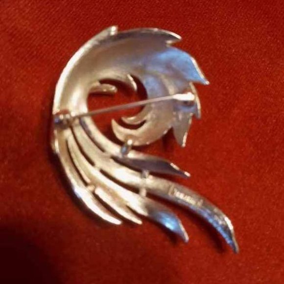 UNIQUE CROWN TRIFARI PERIOD STYLE PIN FROM 1955-1969 DESIGN - Picture 4 of 4